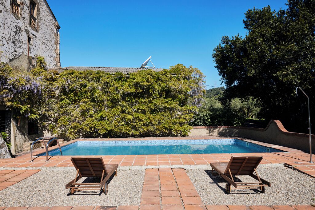 Apartamento superior, vistas al viñedo | Piscina | Una piscina al aire libre de temporada