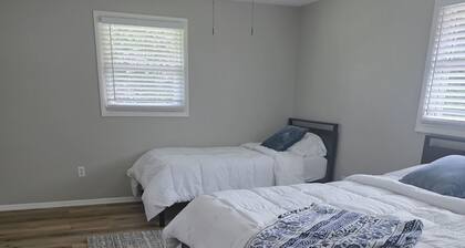 House rental Hillsdale walking distance to the Hillsdale college sports complex!