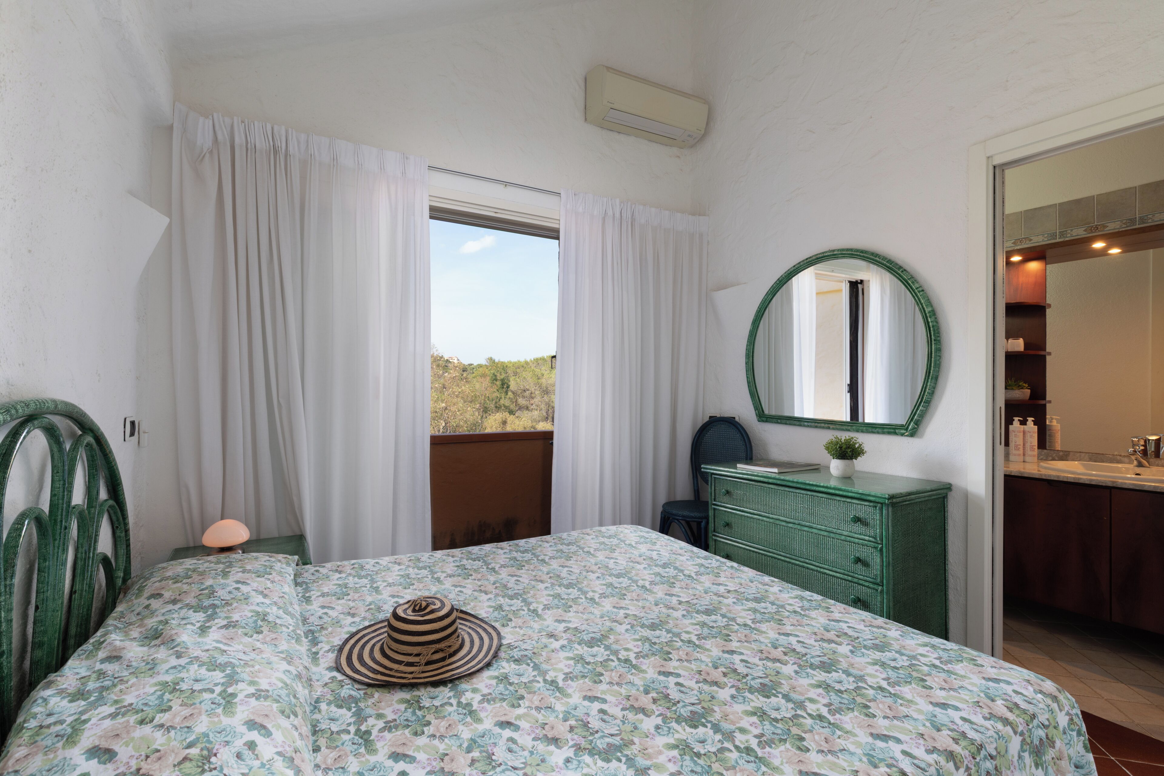 Apartment, 3 Bedrooms, Patio | Iron/ironing board