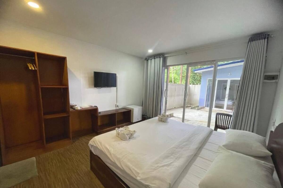 Double Room, Balcony | In-room safe, desk, laptop workspace, WiFi (free)