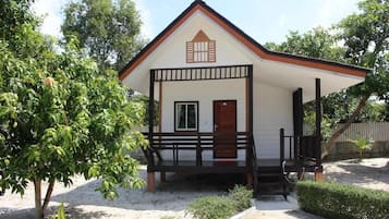 Bangalô luxo, sacada, vista para o jardim | Fachada