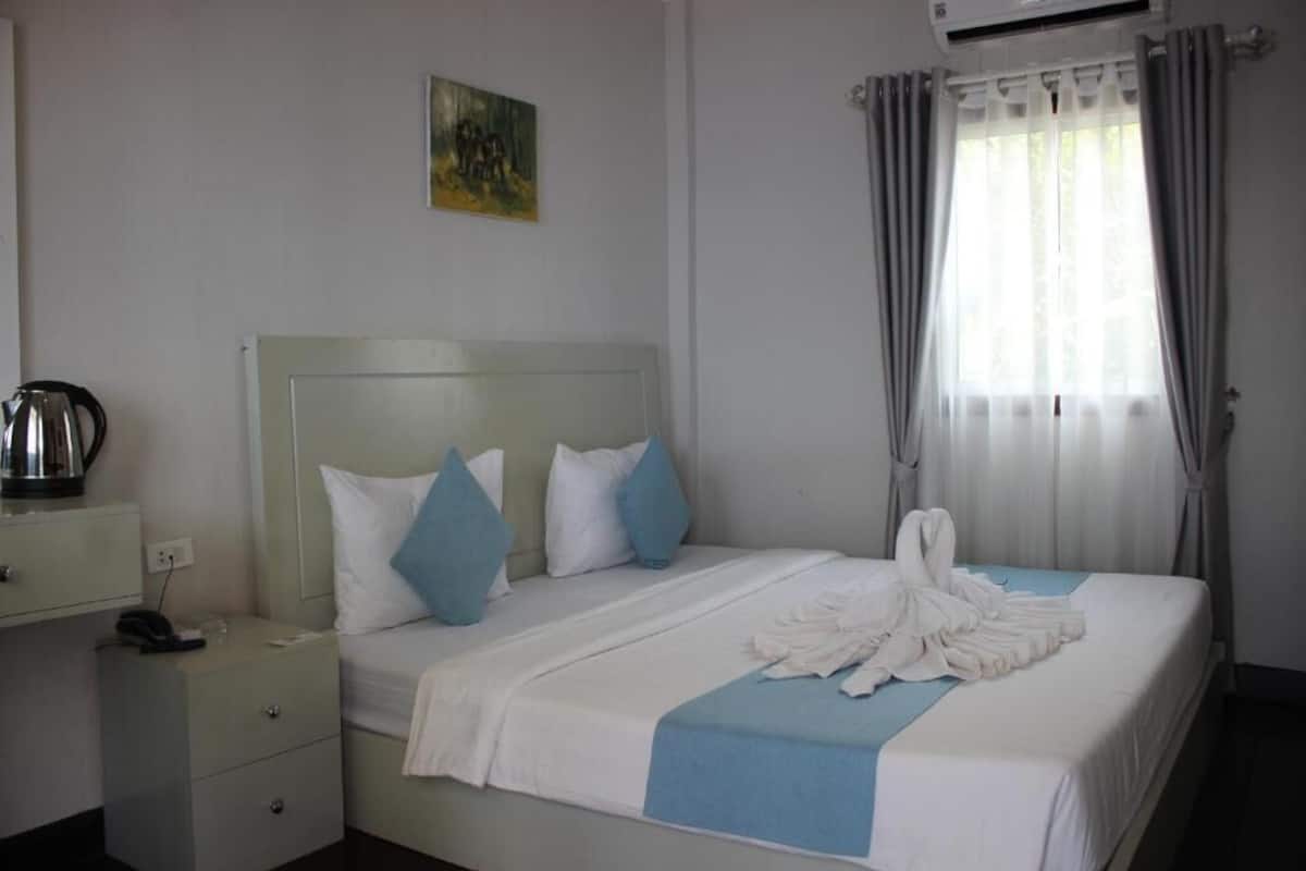 Deluxe Bungalow, Balcony, Garden View | In-room safe, desk, laptop workspace, WiFi (free)