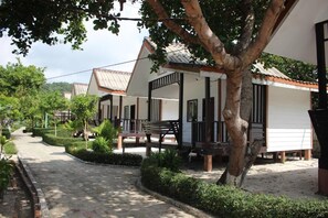 Bungalow Deluxe, ban công, quang cảnh vườn | Ngoại thất