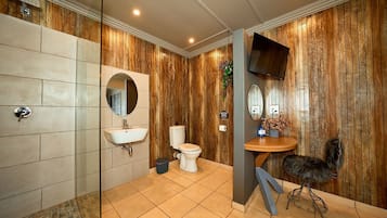 Deluxe Double Room, 1 Double Bed, Patio, Garden View | Bathroom | Shower, free toiletries, towels, soap