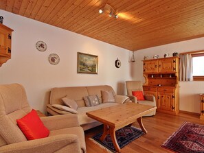 A cozy living room with a wooden ceiling, a sofa set, a coffee table, and a rug. - Soras 10 A Appartement/Fewo, Bad, WC, 2 Schlafräume 3 Zimmerwohnung - 4 Betten by Interhome (Savognin)