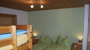 Internet - Ferienwohnung Hof Collet Appartement/Fewo, Dusche oder Bad, WC, 1 Schlafraum by Interhome (Cunter)