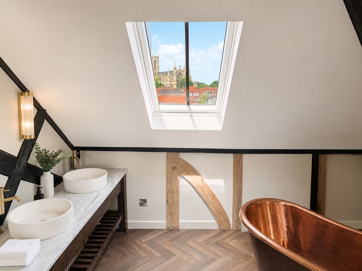 Apartamento luxo, vista para a cidade | Banheiro | Produtos de toalete grátis, secador de cabelo, toalhas de banho 