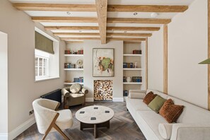 Superior Apartment, 2 Bedrooms | Living area