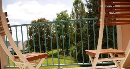 Two-bedroom apartment in a quiet building with a balcony, just an 8-minute walk from downtown!