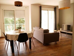 Living area - Vrbo Property (Janzé)