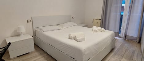 ห้องดับเบิล, ระเบียง | 2 ห้องนอน, ผ้าปูที่นอน