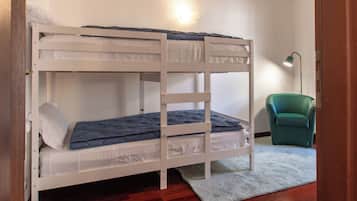 Vila (1 Bedroom) | 1 quarto, espaço de trabalho para notebook, roupa de cama