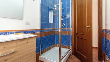 Biệt thự (1 Bedroom) | Phòng tắm | Buồng tắm vòi sen, chậu vệ sinh/vòi rửa
