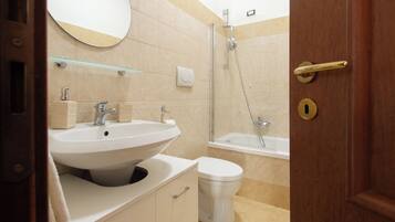 Villa (1 Bedroom) | Baño | Regadera y bidet
