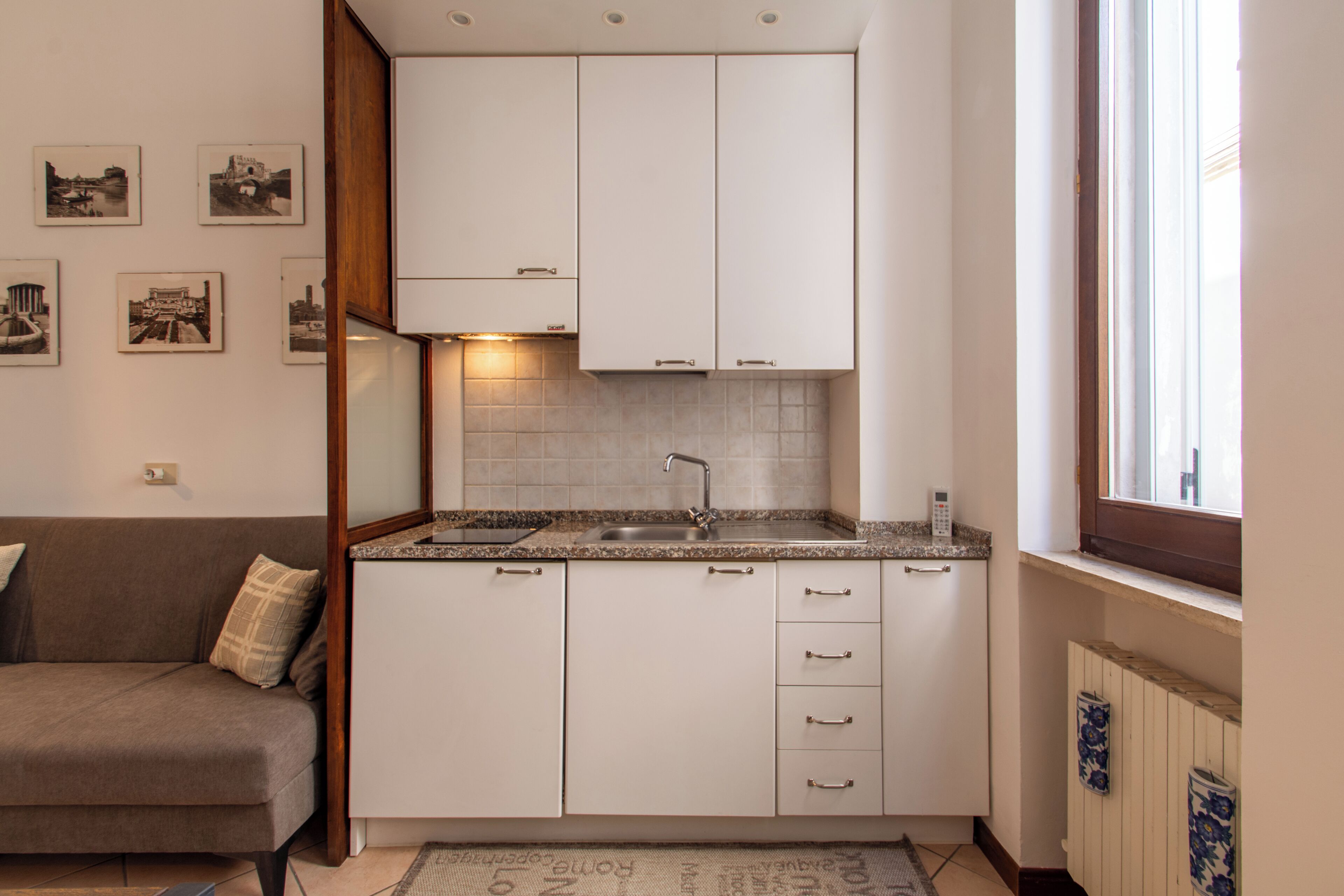 Apartment (1 Bedroom) | Ruang tamu | 32 inci sebuah televisyen pintar dengan kabel 