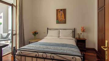 Apartment (1 Bedroom) | 1 bedroom, laptop workspace, bed sheets