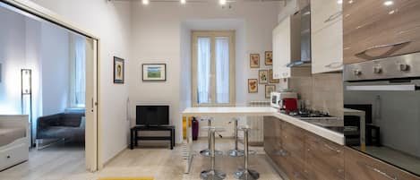 Apartment (1 Bedroom) | Private kitchenette | Espresso maker, microwave, oven, electric kettle