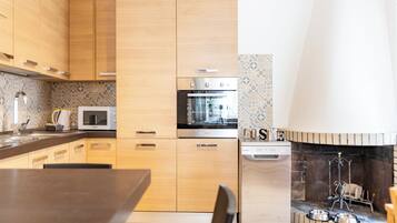 Apartment (1 Bedroom) | Private kitchenette | Espresso maker, microwave, oven, electric kettle