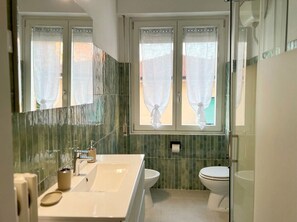 Lägenhet (3 Bedrooms) | Badrum
