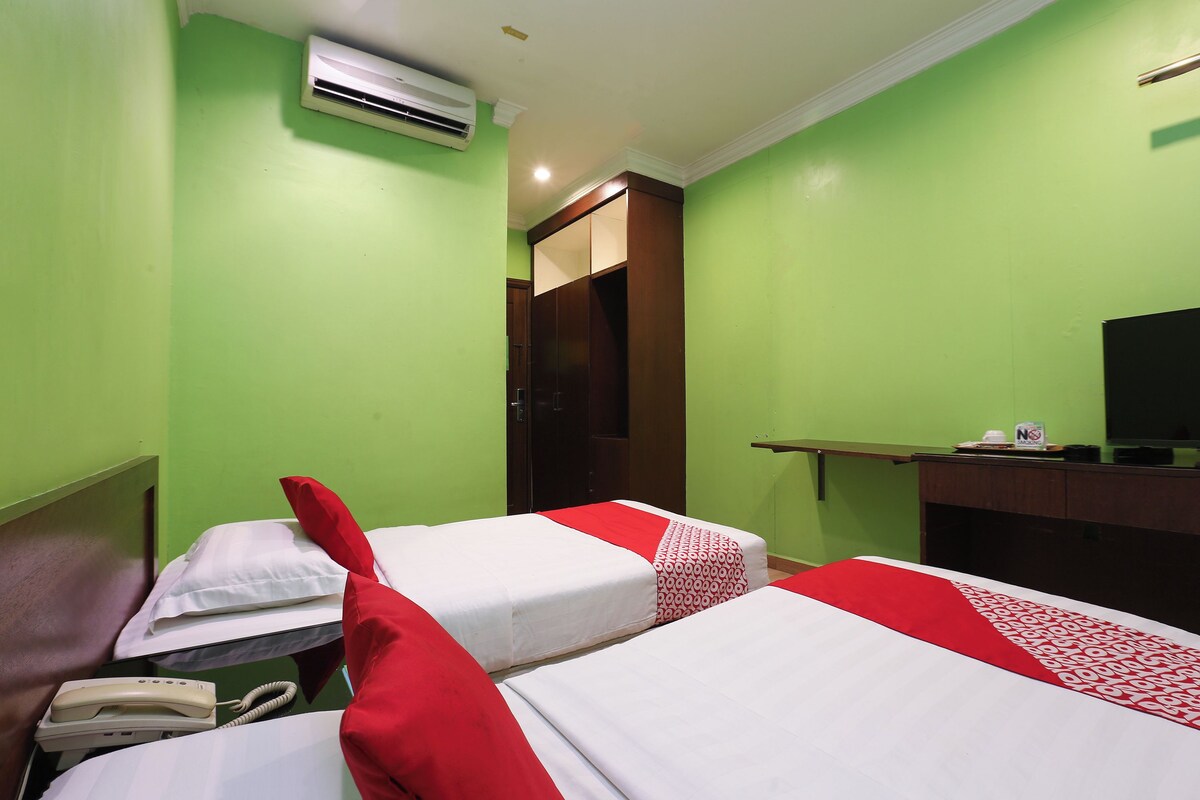 Deluxe Twin Room | Desk, iron/ironing board, free WiFi, bed sheets