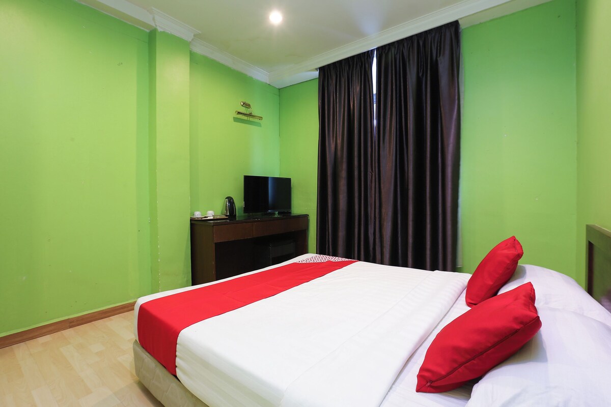 Deluxe Double Room | Desk, iron/ironing board, free WiFi, bed sheets