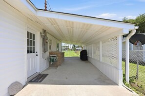 Unclassified image, 4 of 35, button - Marshallberg Waterfront Cottage w/Dock! (Marshallberg)