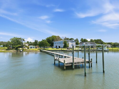 Marshallberg Waterfront Cottage w/Dock!