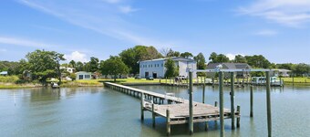 Marshallberg Waterfront Cottage w/Dock!