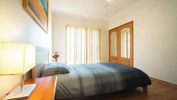 Ferros/tábuas de passar roupa, Wi-Fi, roupa de cama