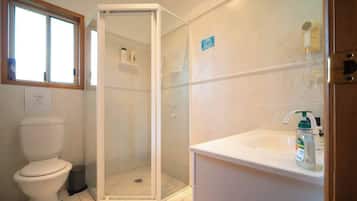 Shower, shampoo