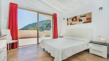 4 bedrooms, iron/ironing board