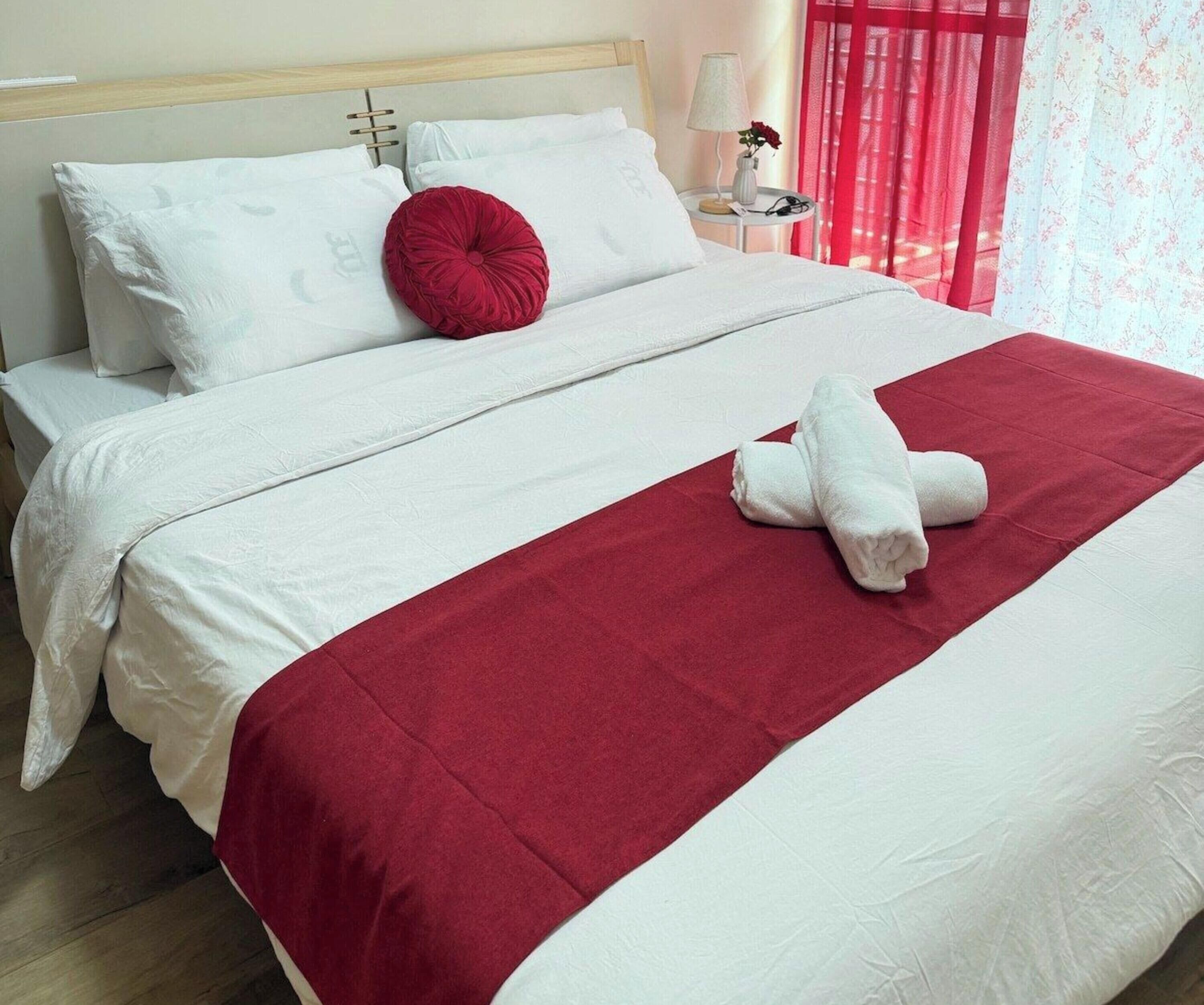Signature Condo, 2 Bedrooms, Kitchen, Pool View | Laptop workspace, WiFi (free), individually decorated