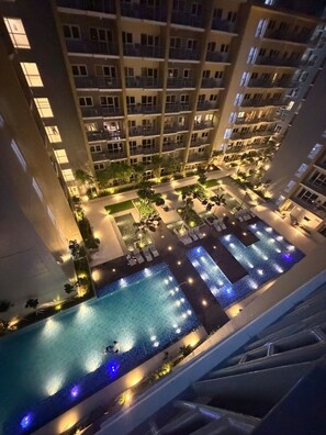 Signature Condo, 2 Bedrooms, Kitchen, Pool View | Balcony view - Kuya Awen's Staycation 11i (Parañaque)