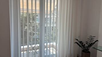 Deluxe Double Room, Balcony, City View | Room amenity