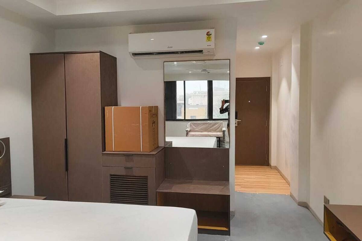 ห้องดีลักซ์ดับเบิลหรือทวิน | ตู้นิรภัยในห้องพัก, โต๊ะทำงาน, ผ้าม่านกันแสง, ห้องเก็บเสียง
