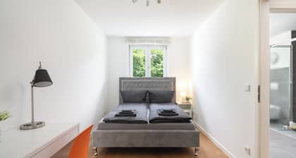 Nice Home with Garden / Near the Munich Trade Fair Center: 6 Bedrooms and 2 Bathrooms with Garden