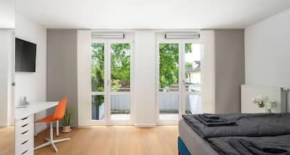 Nice Home with Garden /Near Messe Muinch 6 Bedrooms and 2 Bathrooms with Garden