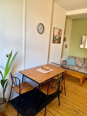 Dining - Leafy Marchmont 2-Bed · Meadows · City Centre (Edinburgh)