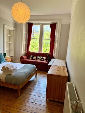 Room - Leafy Marchmont 2-Bed · Meadows · City Centre (Edinburgh)
