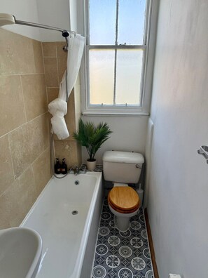 Bathroom - Leafy Marchmont 2-Bed · Meadows · City Centre (Edinburgh)