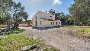 A two-story building with a flat roof and a gravel driveway. - Cosy 2-bed Villa With Pool, Pollenca (Pollença)