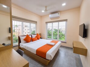 Deluxe Room | Desk, laptop workspace, free WiFi - OnlyStay Corporate Suites Newtown (Kolkata)
