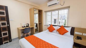 Deluxe Room | Desk, laptop workspace, WiFi (free)