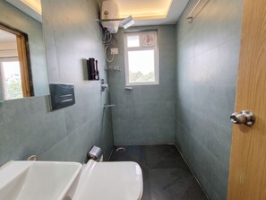 Free toiletries, towels, soap, shampoo - OnlyStay Corporate Suites Newtown (Kolkata)