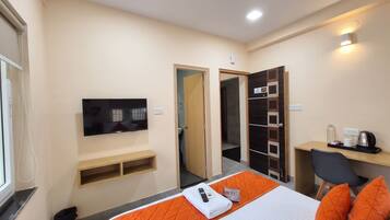 Desk, laptop workspace, free WiFi