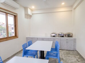 Dining - OnlyStay Corporate Suites Newtown (Kolkata)
