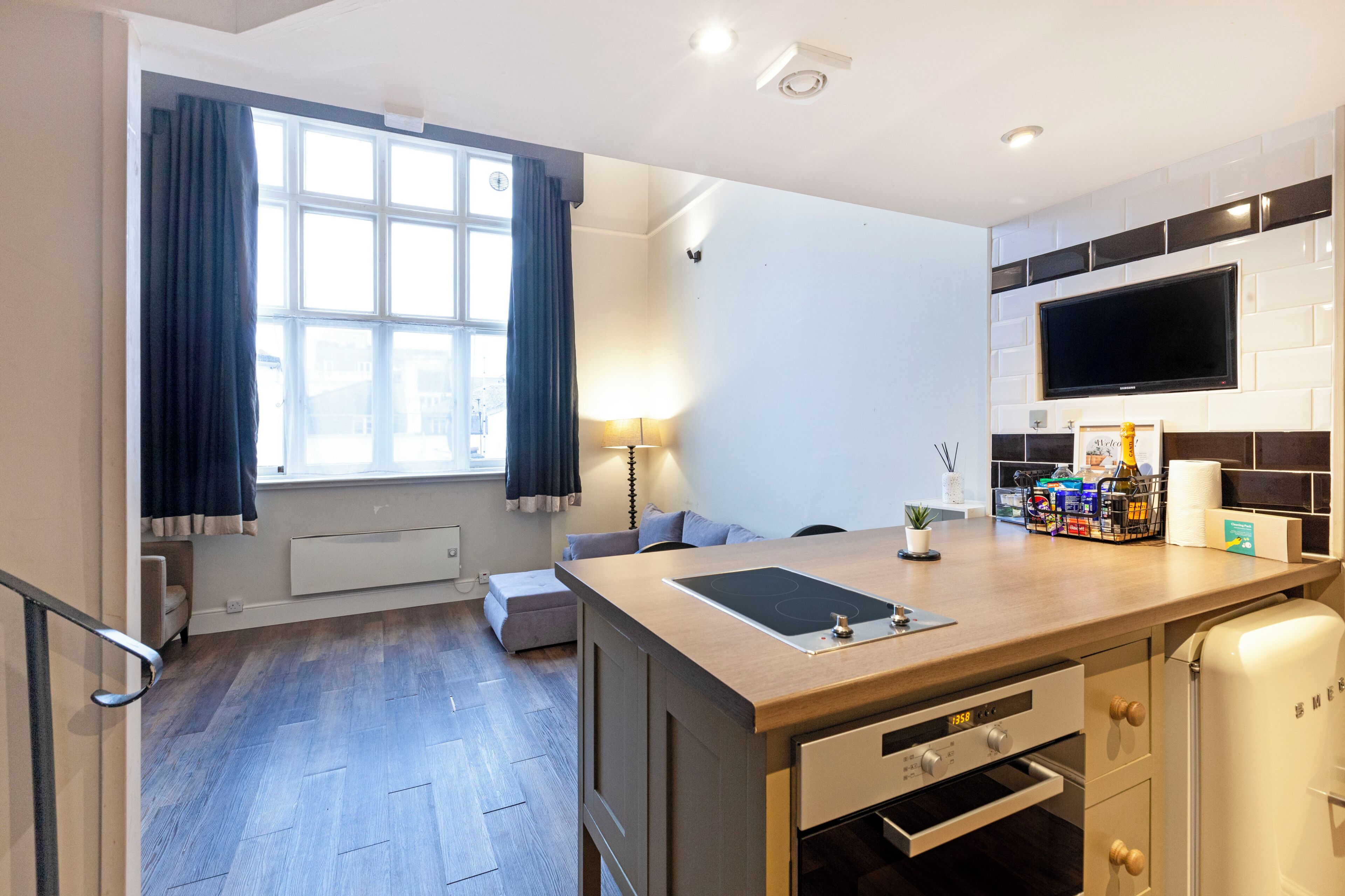 Comfort Apartment | Private kitchen | Electric kettle, toaster