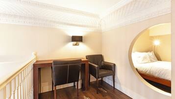 Comfort Apartment | Blackout drapes, iron/ironing board, WiFi (free)