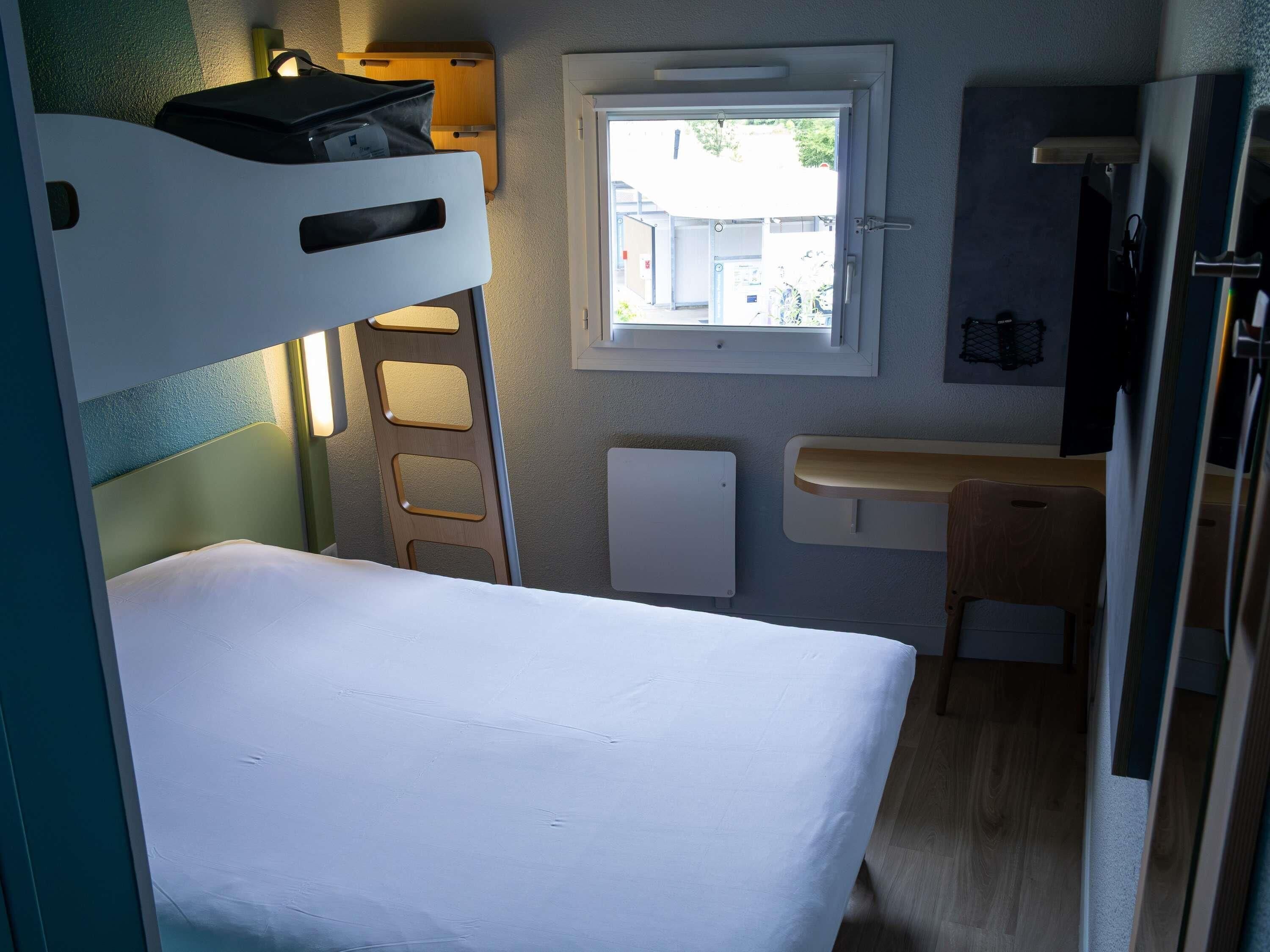 Kolmen hengen huone, 1 parisänky | Ilmaiset vauvansängyt, ilmainen Wi-Fi, vuodevaatteet