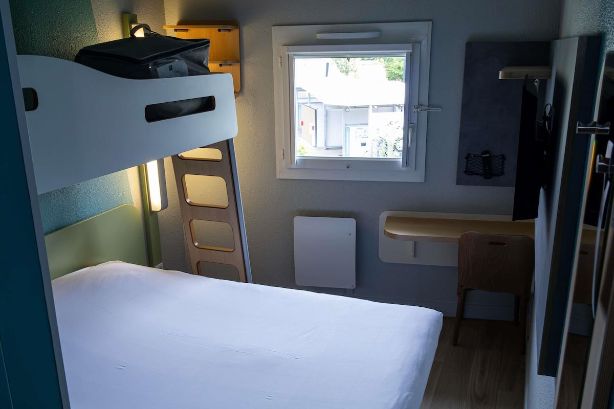 Triple Room, 1 Double Bed | Cribs (free), WiFi (free), bed sheets